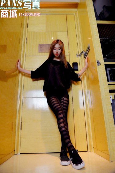 《开双腿舌尖吸她的花蜜》