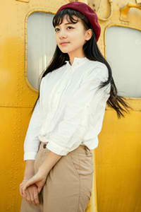 《女主涨奶时男主帮吸的》