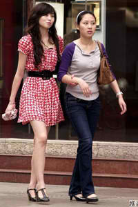 《2023青草青草久热精品》